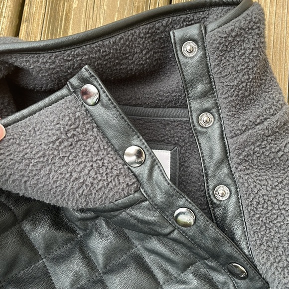 Abercrombie & Fitch fleece with faux leather accents - Picture 3 of 5